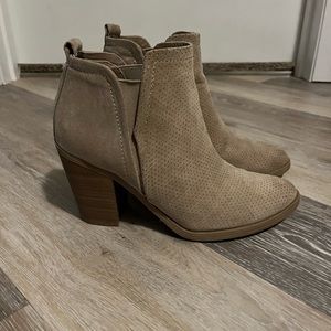 Taupe boots